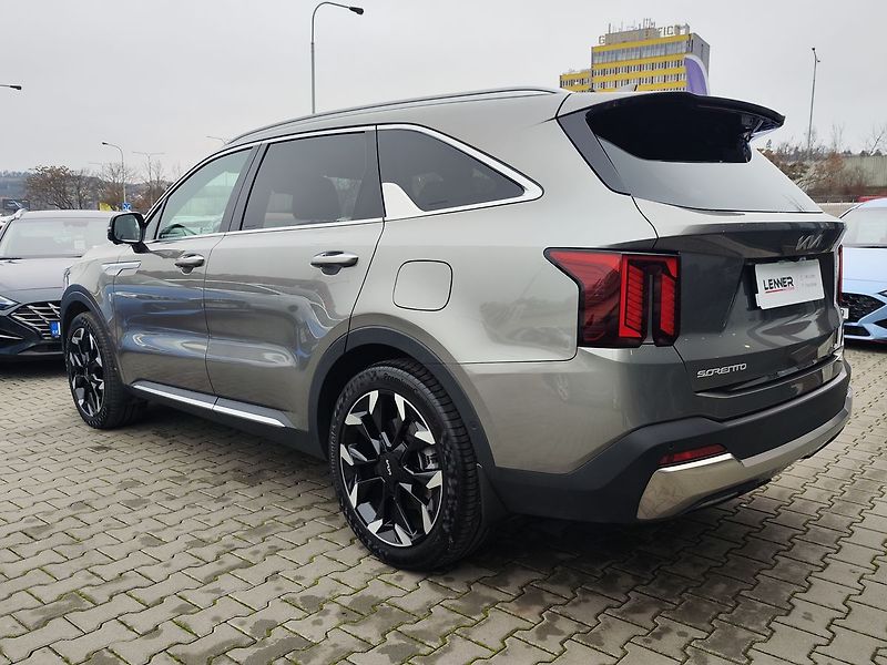 Kia Sorento 2.2 CRDI/142kW Top DCT 4x4 - fotka 7 z 37