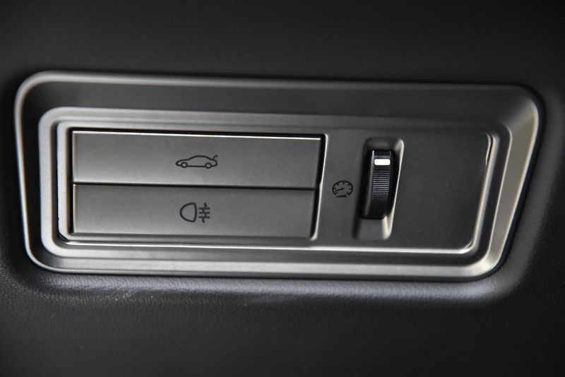 Jaguar XF 3.0 V6 S 202 kW A/T,XENON,NAVI - fotka 12 z 48