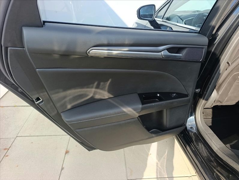 Ford Mondeo 2,0 TDCi Automat Kamera Navi - fotka 20 z 45