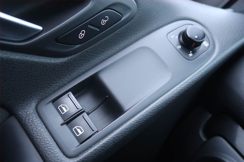 Volkswagen Golf (2009) 1.6 TDI, Tempomat - fotka 15 z 19