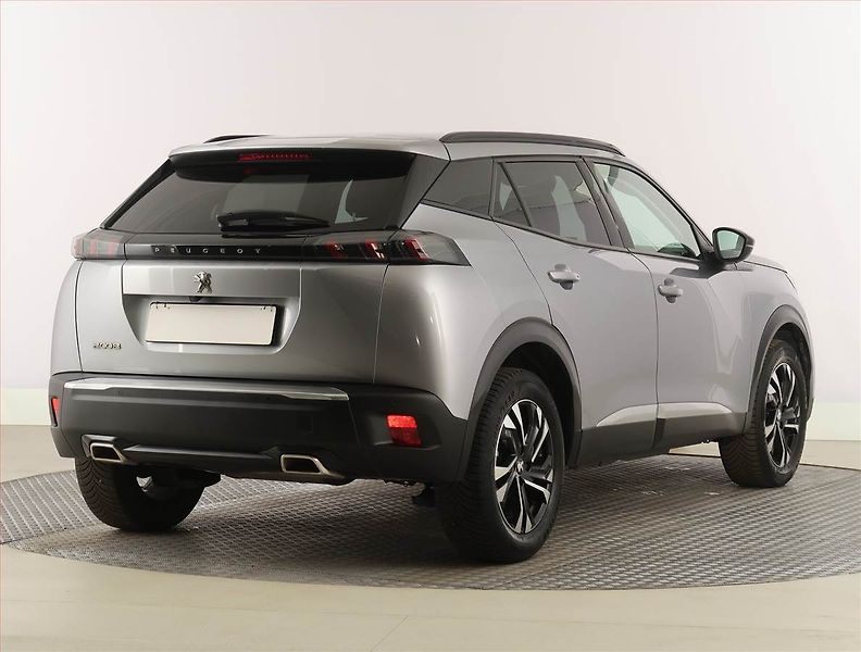 Peugeot 2008 (2022) Allure 1.2 PureTech, Automat - fotka 5 z 25