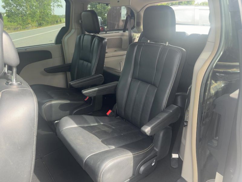 Lancia Voyager (2012)  Town 3,6 DVD Navi 2012 - fotka 13 z 20