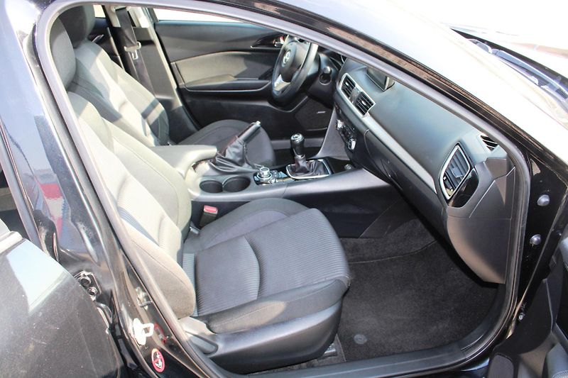 Mazda 3 (2015) 2,0i KLIMA NAVI XENON TEMPOMAT - fotka 13 z 16