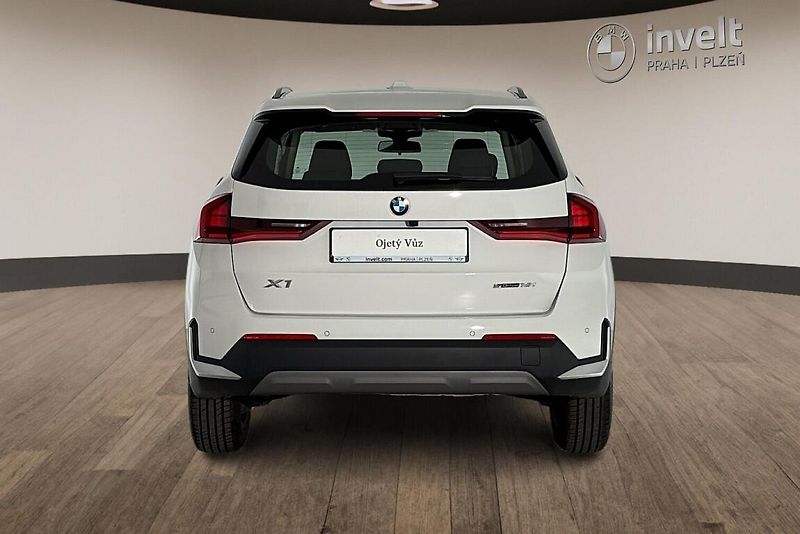 BMW X1 sDrive18i - fotka 4 z 22