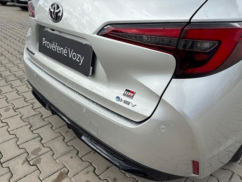 Toyota Corolla 1.8 HSD e-CVT GR Sport - fotka 28 z 28