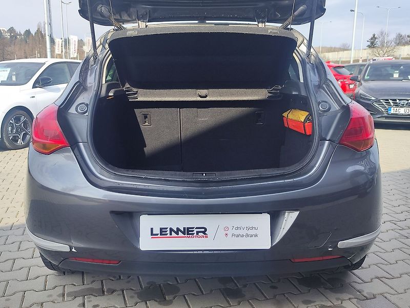 Opel Astra 1.4i/74kW Enjoy ČR - fotka 9 z 31