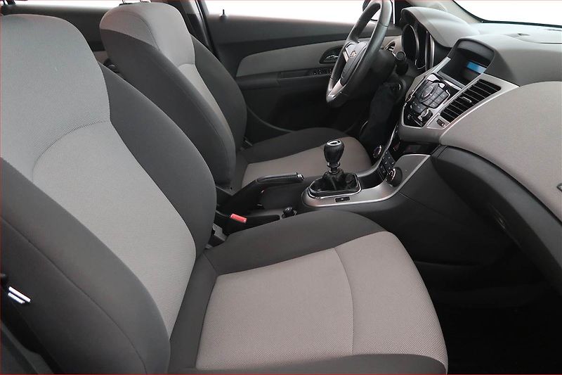 Chevrolet Cruze (2009) 1.6 i 16V, ČR,1.maj - fotka 9 z 16