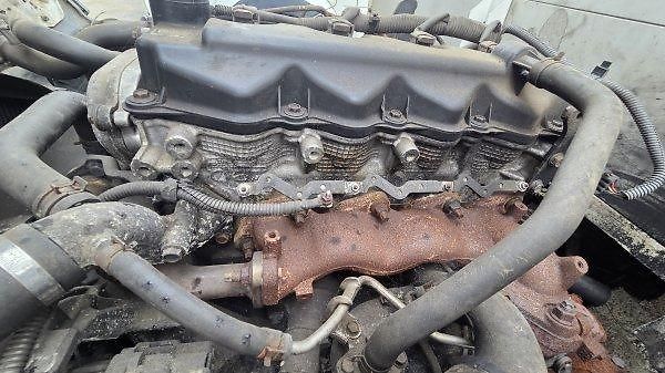 Nissan Cabstar (2008) 3.5t valník 4.9x2.14m tupláky  - fotka 6 z 10