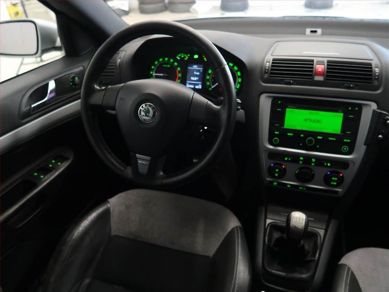 Škoda Octavia (2007) RS 2.0 TDI, po STK, dobrý stav - fotka 7 z 16