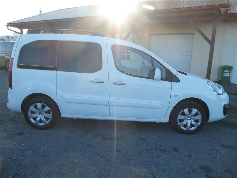 Citroën Berlingo 1,2 PT 81kW Multispace Panoram - fotka 2 z 47