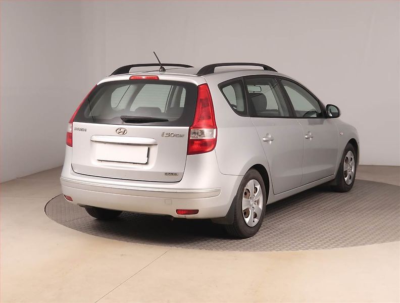 Hyundai i30 (2010) 1.6 CRDi, Serv.kniha, po STK - fotka 5 z 14
