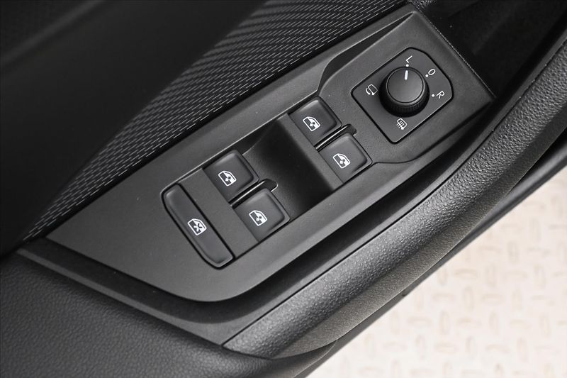 Škoda Octavia 1,5 TSI 110 kW TAŽNÉ NAVI Záru - fotka 26 z 32