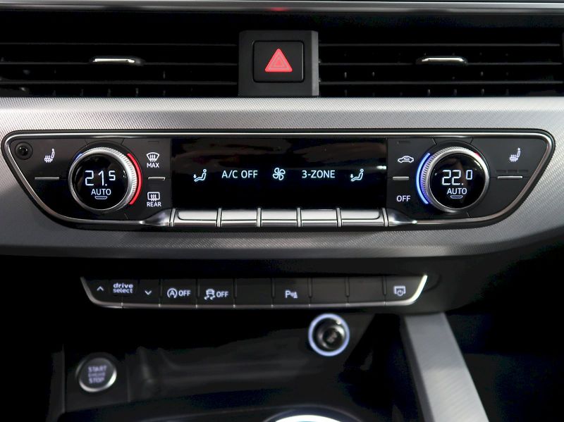 Audi A4 (2019) 40TDI 140KW 4x4 WEBASTO NAVI - fotka 27 z 39