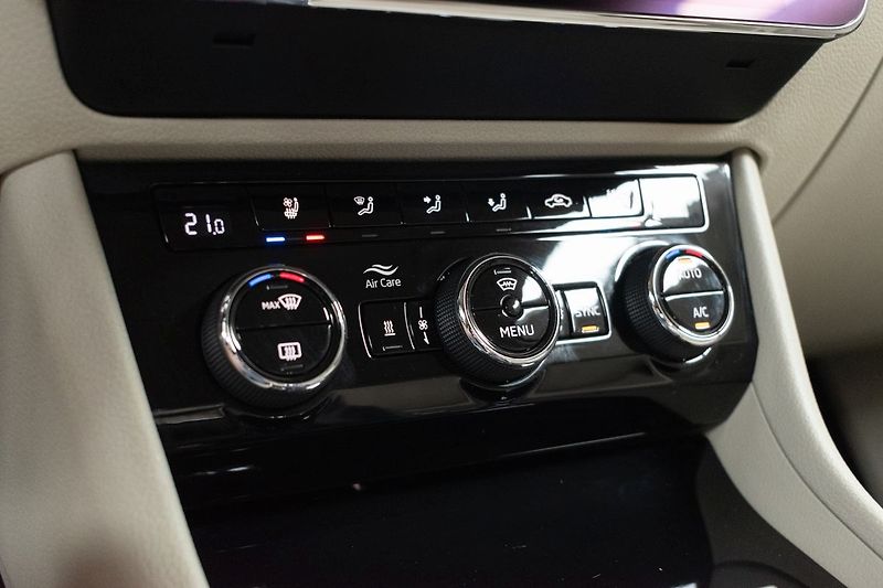 Škoda Superb TDI 147kW L&K 4x4*DPH*ČR 1.MAJ - fotka 27 z 52