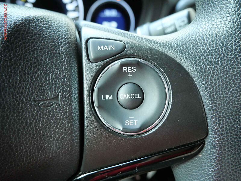 Honda HR-V (2017) 1.5 i-VTEC, ČR, Comfort - fotka 16 z 22
