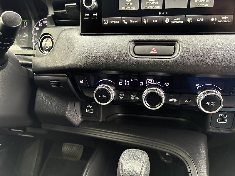 Honda HR-V (2022) 1,5 e-HEV Elegance * ZÁRUKA * - fotka 14 z 22