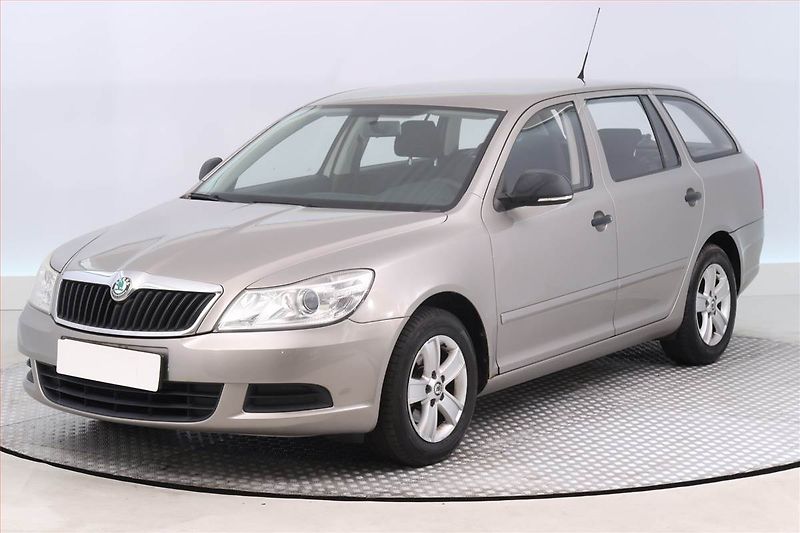 Škoda Octavia (2011) 1.6 TDI, Tempomat - fotka 2 z 15