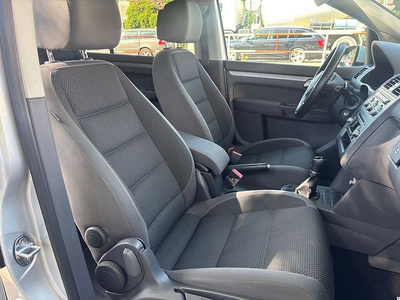 Volkswagen Touran 1.4TSi/2013/7MÍST,MAN6,103kW-Z - fotka 23 z 55