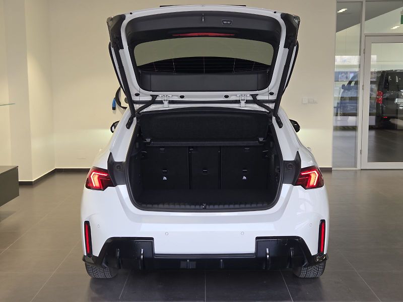 BMW Řada 1 (2024) 120i M Sport - fotka 9 z 16