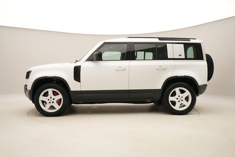 Land Rover Defender 110 D250 SE AWD AUT CZ - fotka 9 z 49