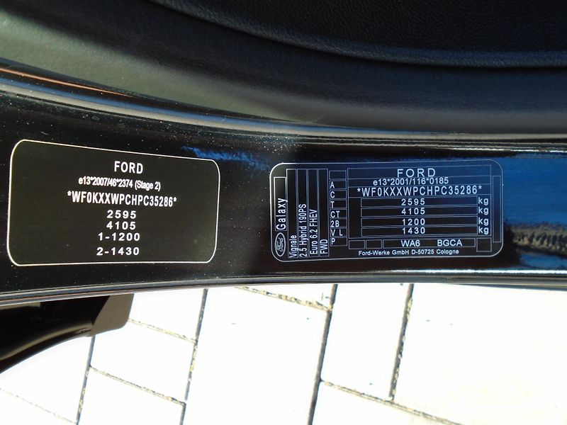 Ford Galaxy 2.5 Duratec FHEV Vignale 7Míst - fotka 38 z 47