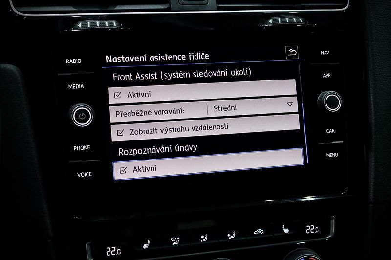 Volkswagen Golf 7 FL 1.4 TSI 110 kW Highline - fotka 30 z 35