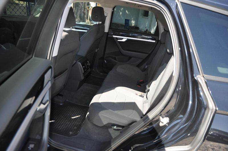 Volkswagen Touareg 3.0TDi V6 170kW 4x4 Automat - fotka 7 z 27