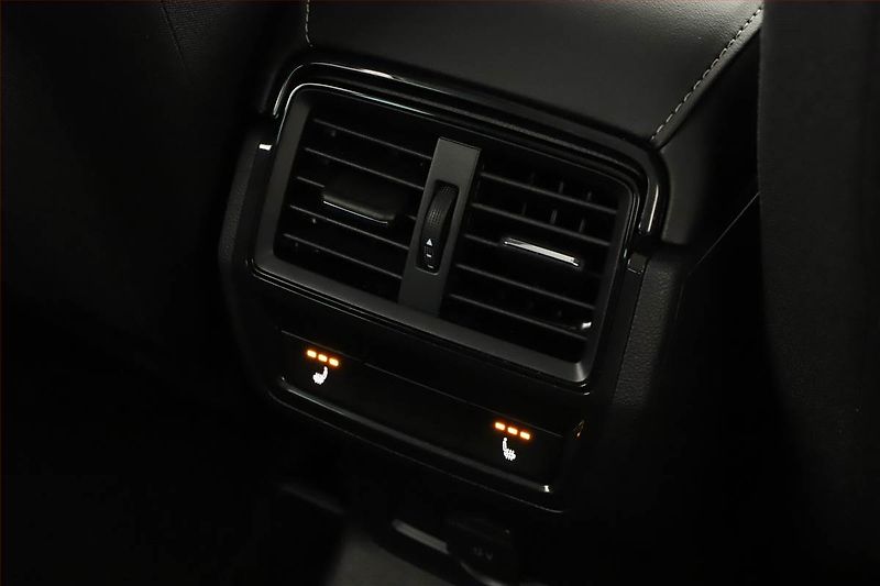 Škoda Karoq (2024) 1.5 TSI, Drive - fotka 14 z 15