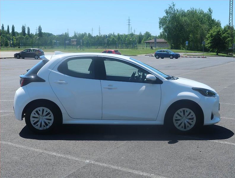 Toyota Yaris (2022) 1.5 VVT-i Hybrid - fotka 6 z 15