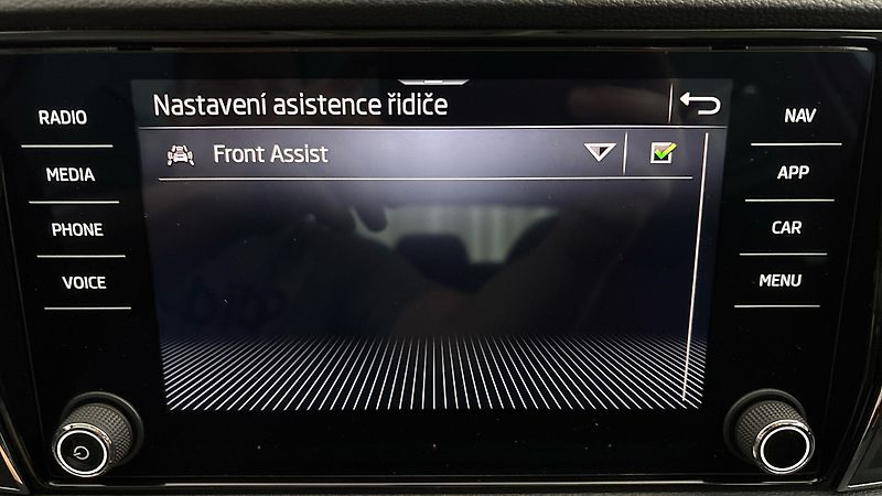 Škoda Karoq 2.0 TDI Ambition - fotka 24 z 25