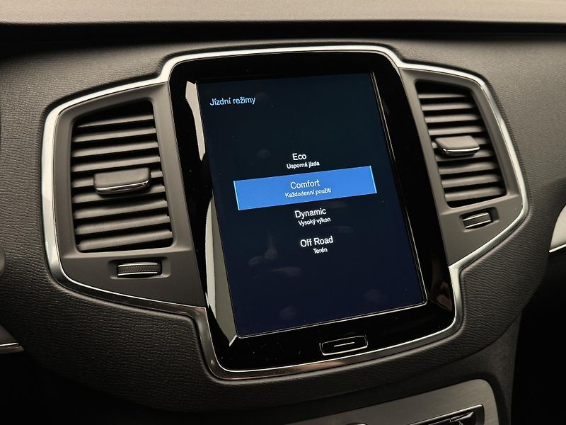 Volvo XC90 B5 AWD MOMENTUM AUT - fotka 41 z 42