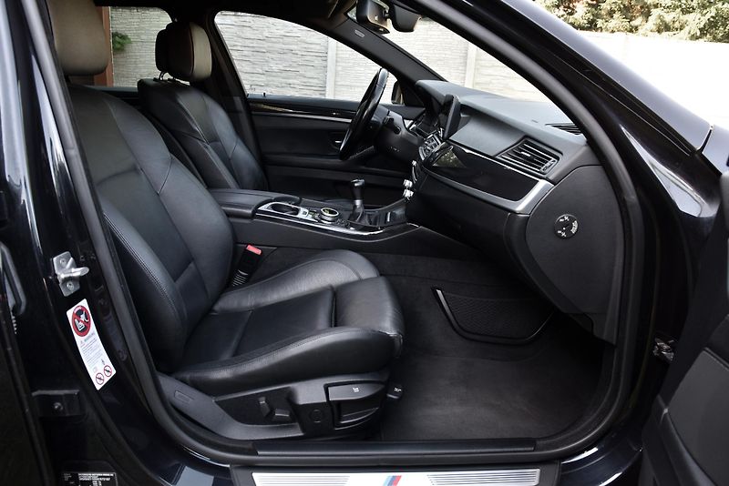 BMW Řada 5 520d M SPORT PAKET, PANORAMA - fotka 41 z 51