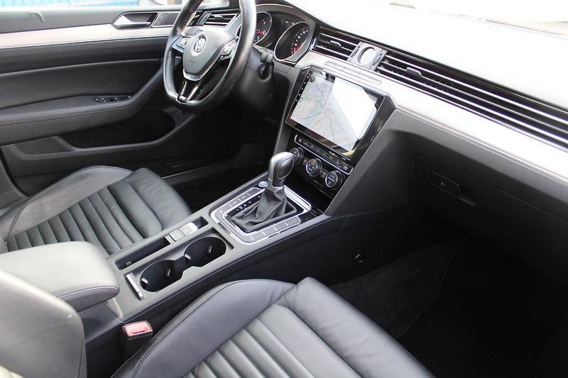 Volkswagen Passat (2017) 2,0TDI HIGHLINE XENONY ALUKOLA - fotka 14 z 17