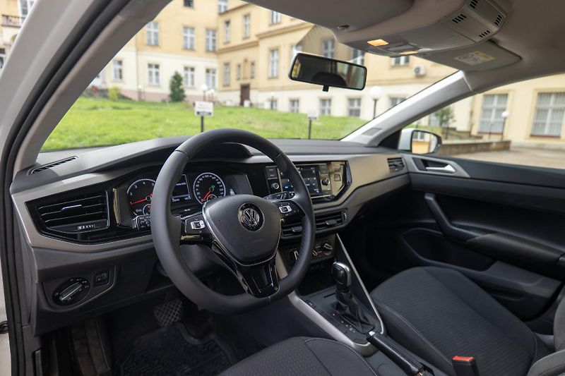 Volkswagen Polo 1.0 TSI DSG CarPlay - fotka 12 z 30