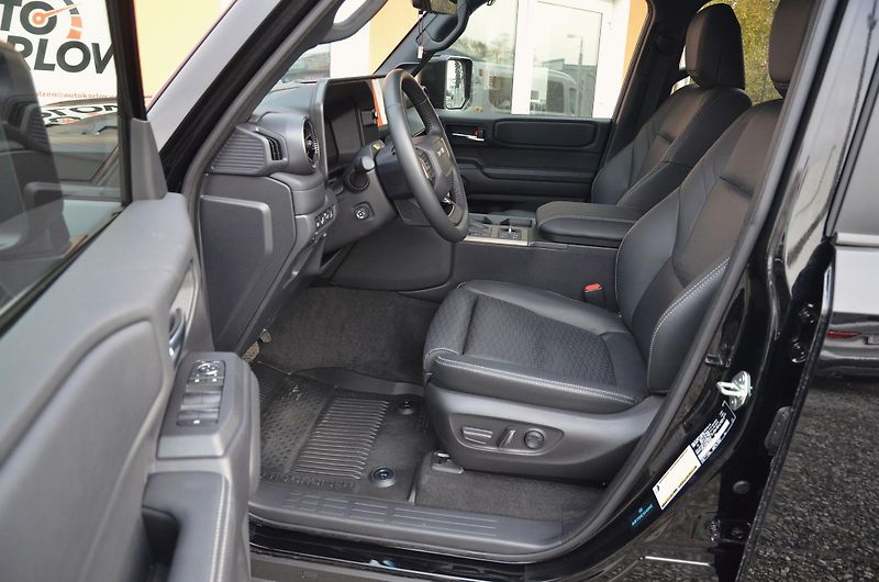 Toyota Land Cruiser 2.4 iFORCE MAX / ČR (Dajbych) - fotka 24 z 45