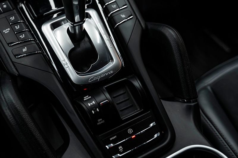 Porsche Cayenne Diesel Platinum - fotka 11 z 20