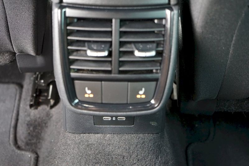Škoda Kamiq (2021) TSI 110 kW DSG Style - tažné - fotka 26 z 33
