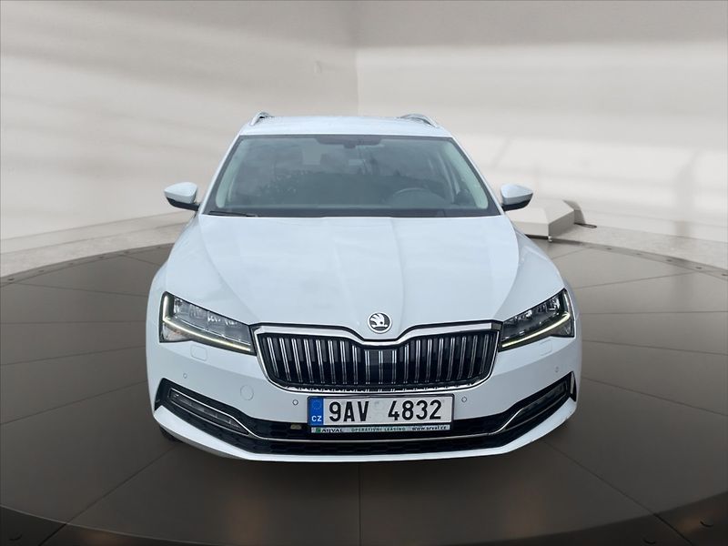 Škoda Superb 2,0 TSI Style AT - fotka 2 z 11