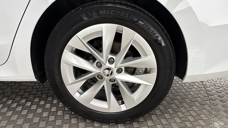 Škoda Octavia 2.0 TDI Style Combi - fotka 19 z 28