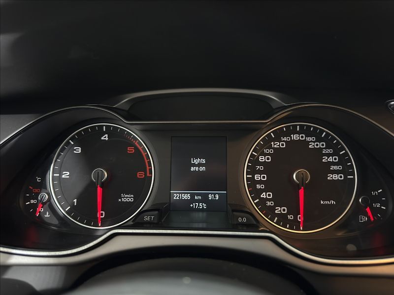 Audi A4 Allroad 3,0   TDI AT 180KW B&O BI-XEN - fotka 13 z 32
