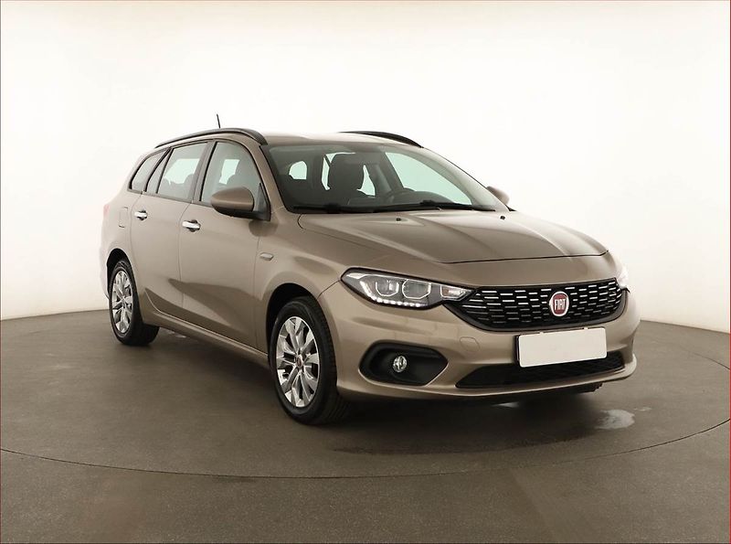 Fiat Tipo (2018) 1.6 16V, Automat, ČR,1.maj - fotka 1 z 18