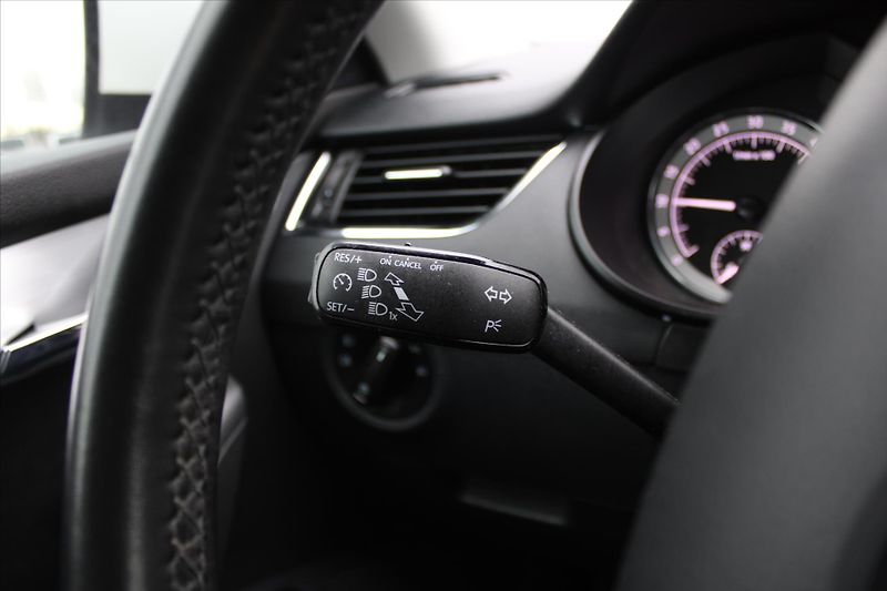 Škoda Octavia 1.6 TDI 85kW LED SERVIS KN. ČR - fotka 15 z 20