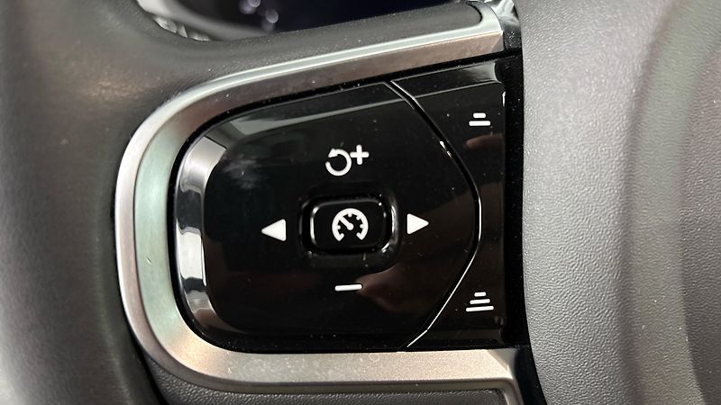 Volvo V60 2.0 T6 AUT AWD Recharge Plus B - fotka 13 z 27