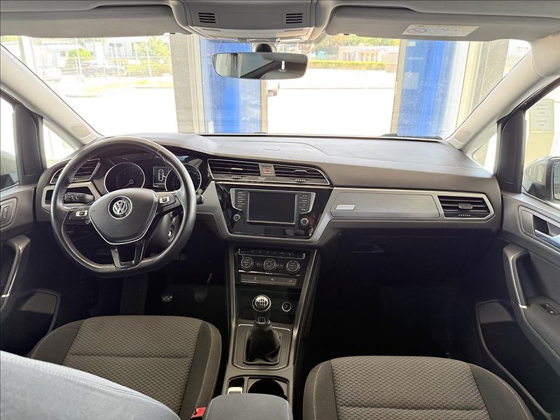 Volkswagen Touran 2,0   TDI 110kW,1.MAJ,7MÍST,TA - fotka 9 z 28