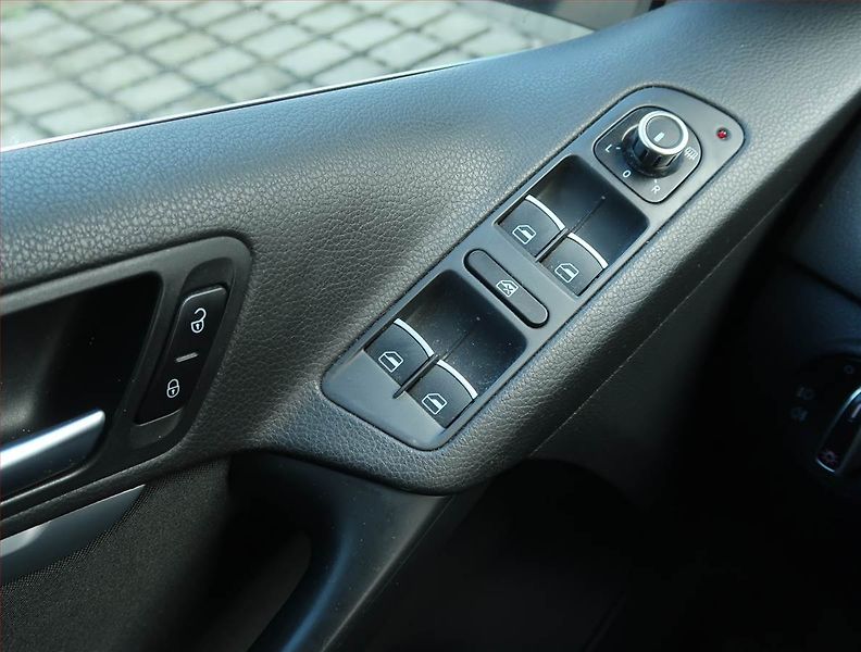Volkswagen Tiguan (2012) 2.0 TDI, 4X4, Xenony - fotka 17 z 19