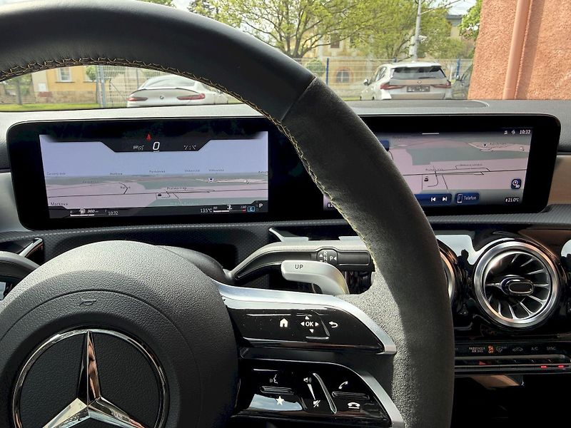 Mercedes-Benz Třídy A A45 AMG S 4Matic+ CZ Pano Gar+ - fotka 31 z 44