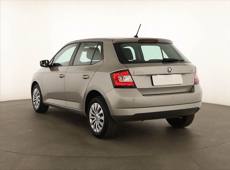 Škoda Fabia (2018) 1.0, Serv.kniha, Park. senzory - fotka 4 z 14