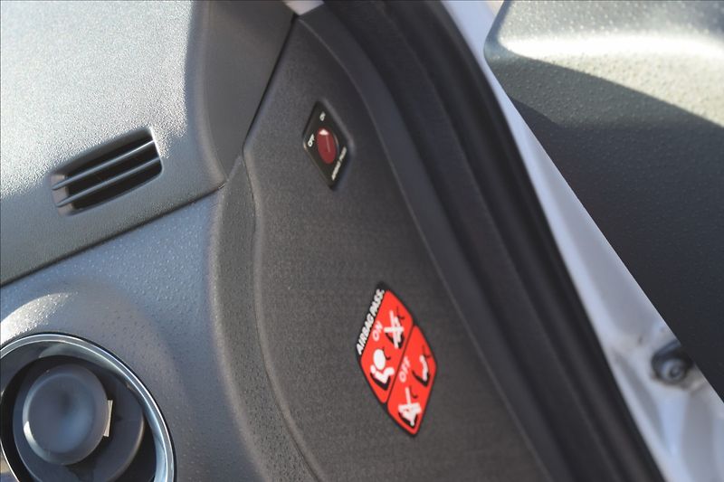 Citroën C3 1,4 i 65KW NÍZKÉ KM KLIMA ALU - fotka 37 z 39