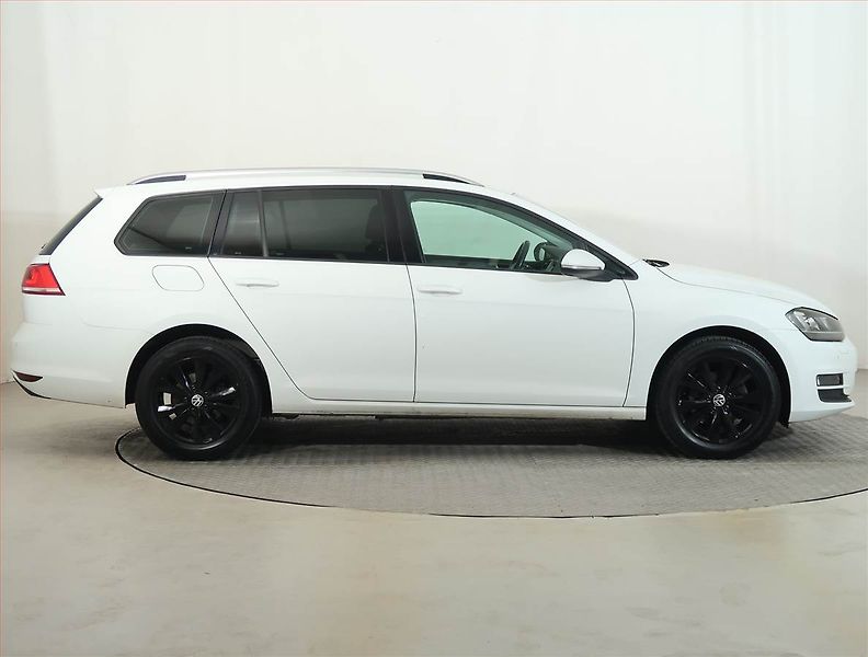 Volkswagen Golf (2016) 1.6 TDI, Serv.kniha, Xenony - fotka 6 z 13