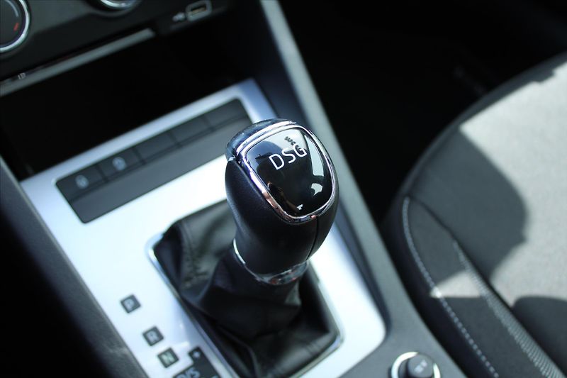 Škoda Octavia 1.6 TDI 85kW DSG AMBIENTE ČR - fotka 16 z 22